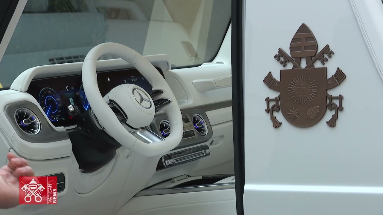 Consegnata la nuova papamobile Mercedes a Papa Francesco, 4 dicembre 2024