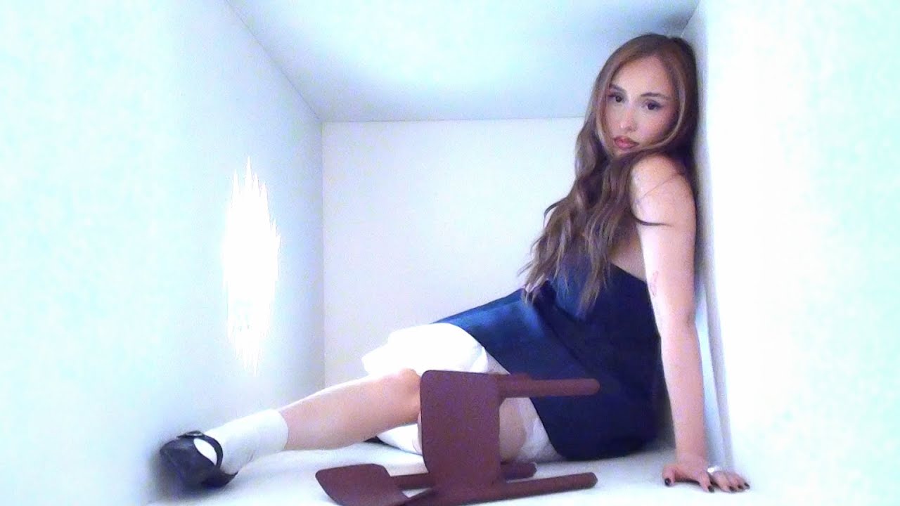 Dara Ekimova - Тази стая (Official Visualizer)