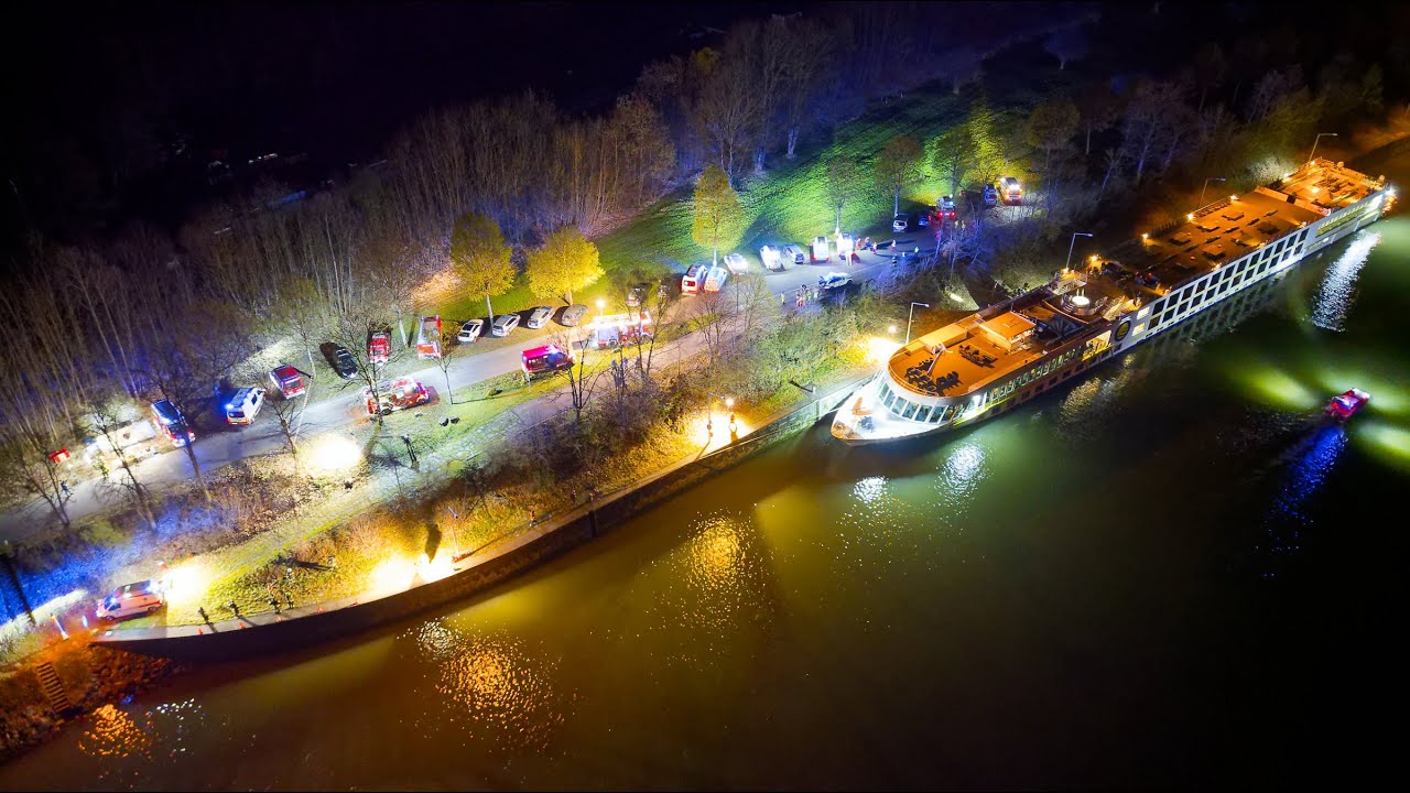 Großeinsatz an der Donau - Verletzte nach Kreuzfahrtschiff-Havarie