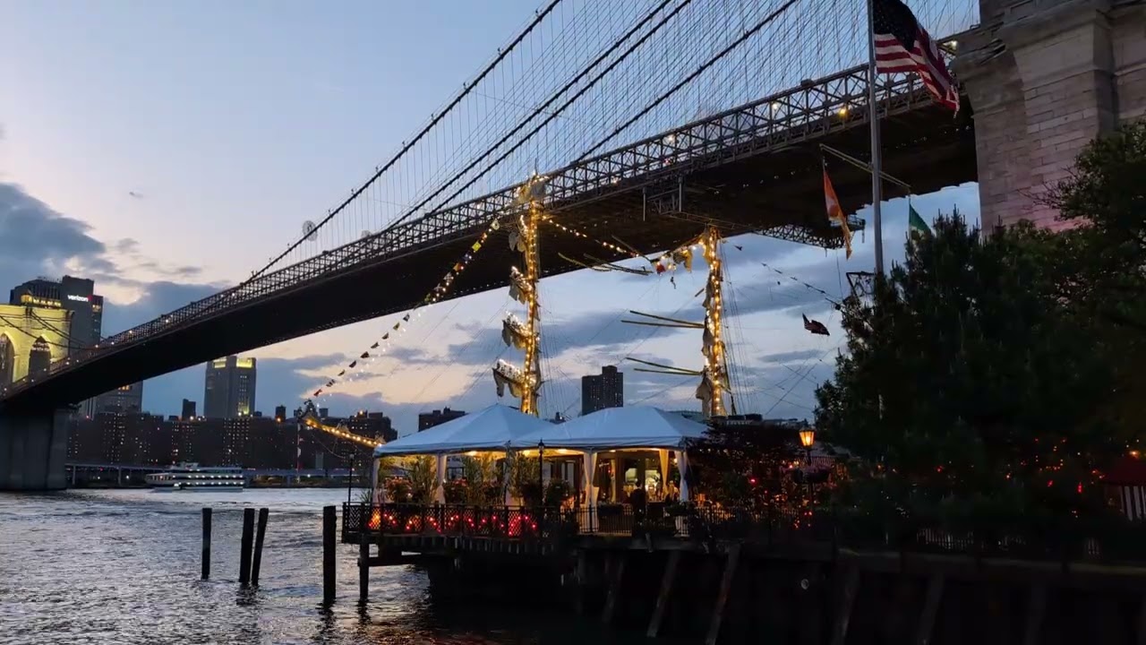ARM Cuauhtémoc crashes into the Brooklyn Bridge