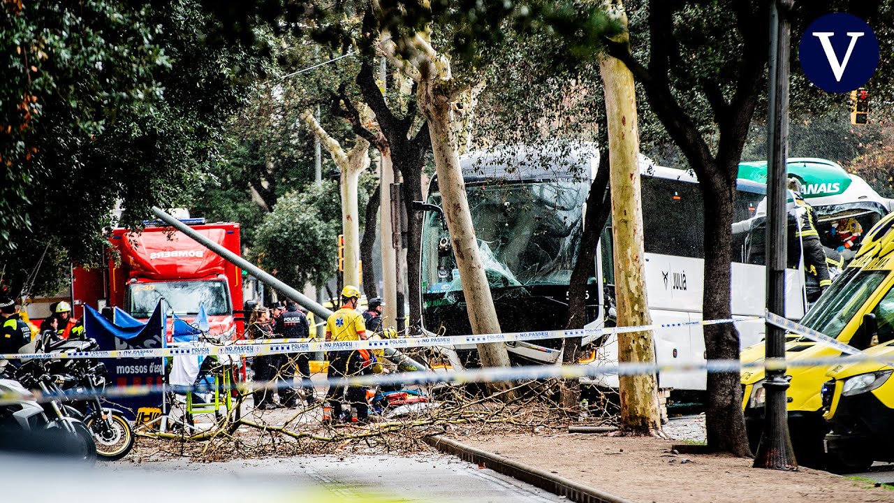Más de 34 heridos, cuatro críticos, en un choque de autocares en Barcelona