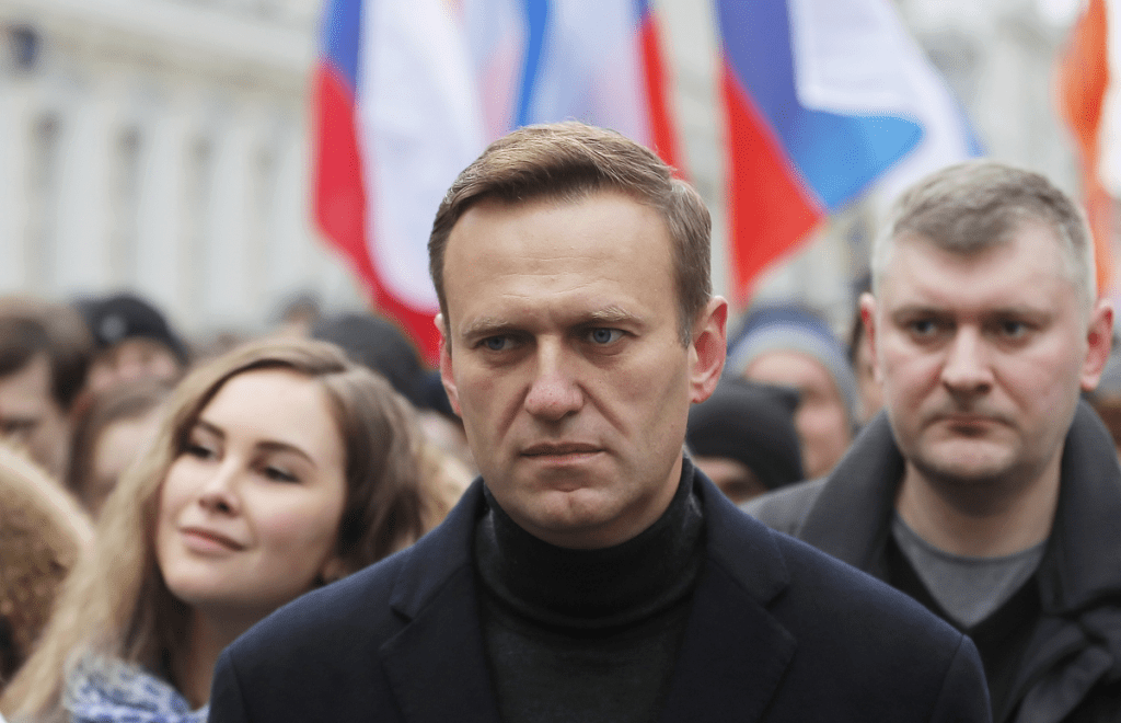 Навални заведе дело срещу прессекретаря на Путин