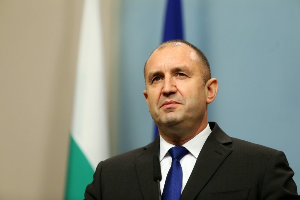 Румен Радев: Дълг на всички институции е да уважават труда на българите