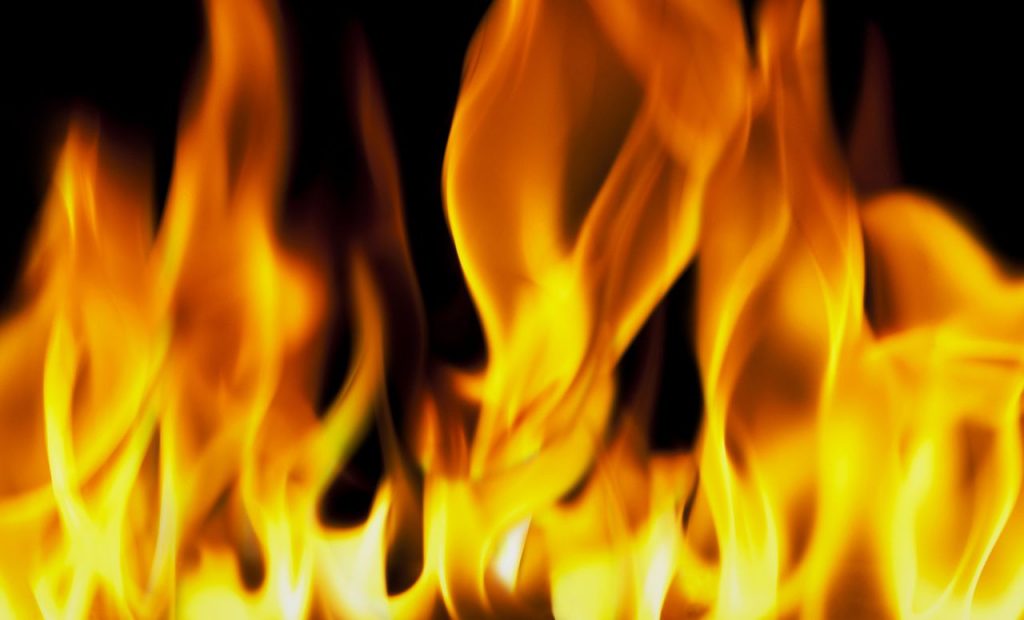 Пожар вдигна шест екипа на пожарната в Русе