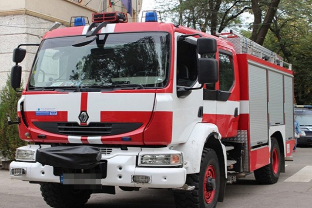 Кашони пред магазин вдигнаха на крак огнеборците в Русе
