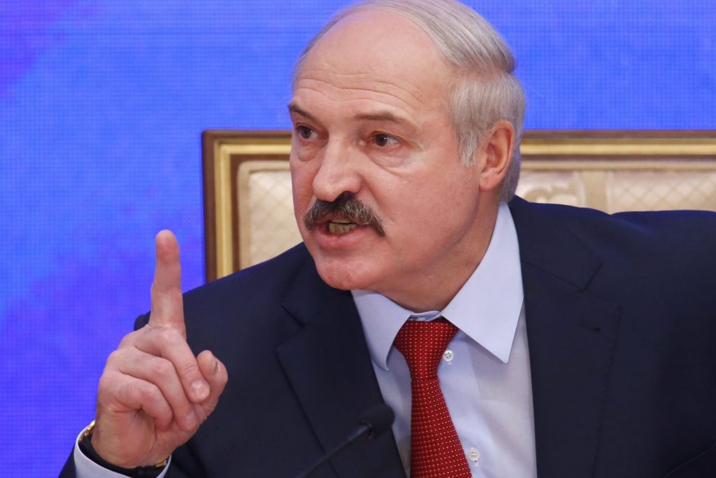 Лукашенко подписа закон за уведомяване за призоваване на военна служба чрез SMS