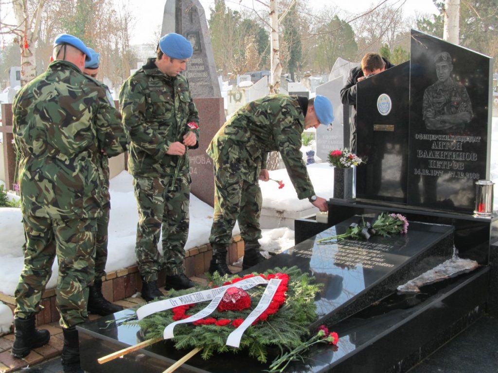 С възпоменателна церемония и панихида днес в Русе ще бъде почетена паметта на офицерски кандидат Антон Петров