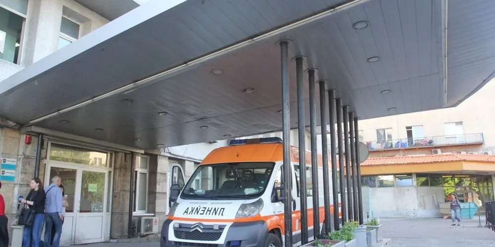 Майката на падналото от тераса във Враца дете била на работа, бащата – за закуска