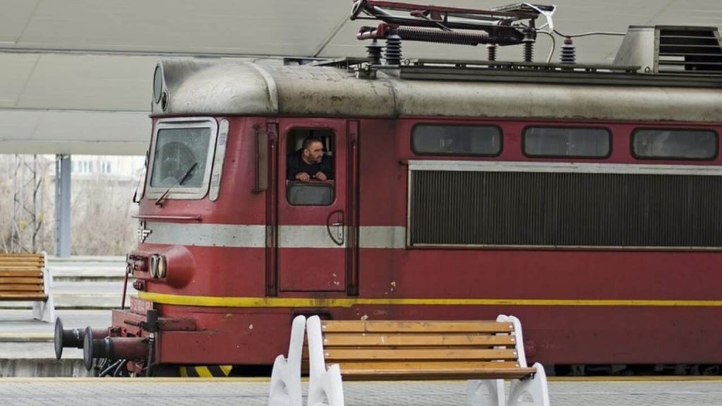 16 души пренощуваха на старозагорската гара, след като влакът не ги изчака