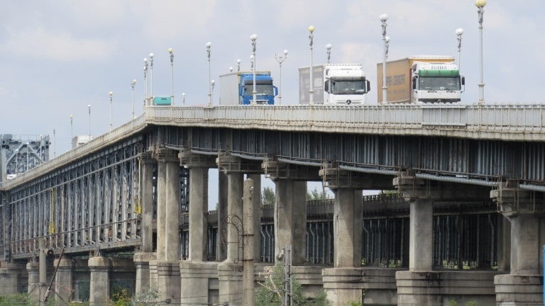 Румъния моли за отлагане на ремонта на кошмарния Дунав мост