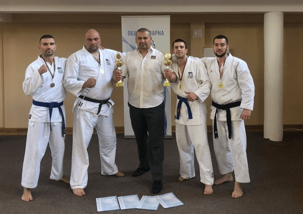 Полицаите от Русе – безапелационни шампиони по лична защита