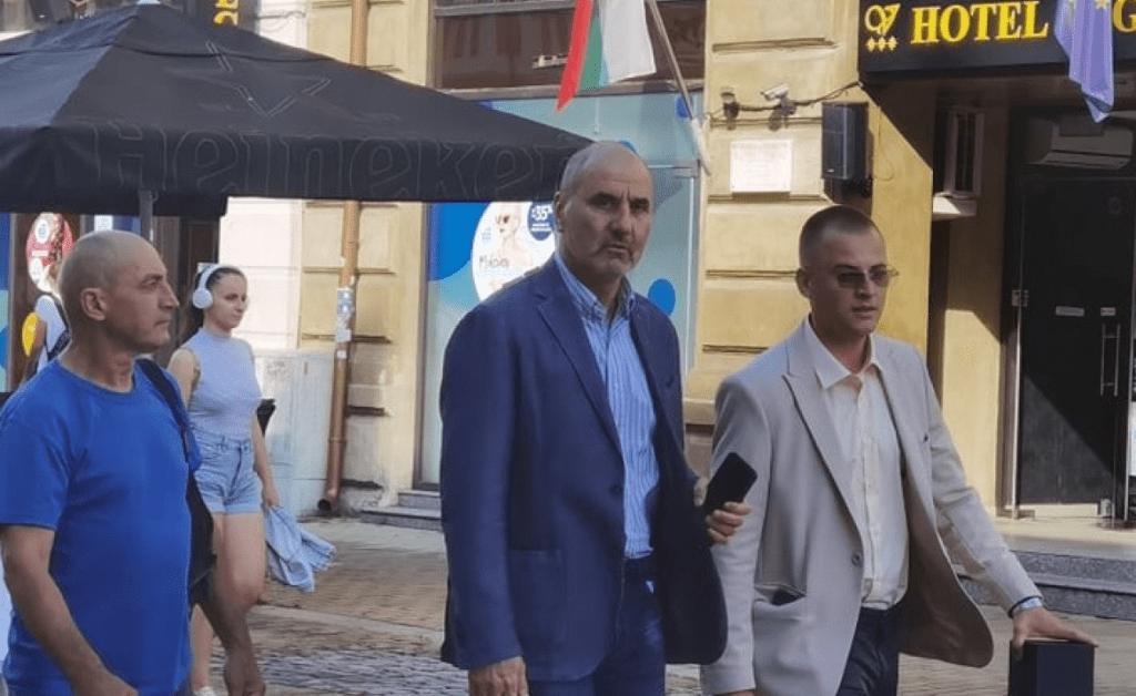 Само трима души посрещнаха Цветанов в Русе