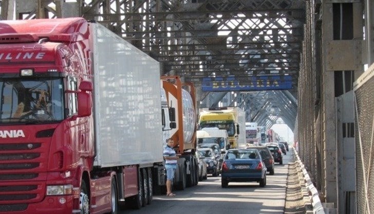 Блокада на „Дунав мост“ при Русе заради нови COVID мерки в Румъния