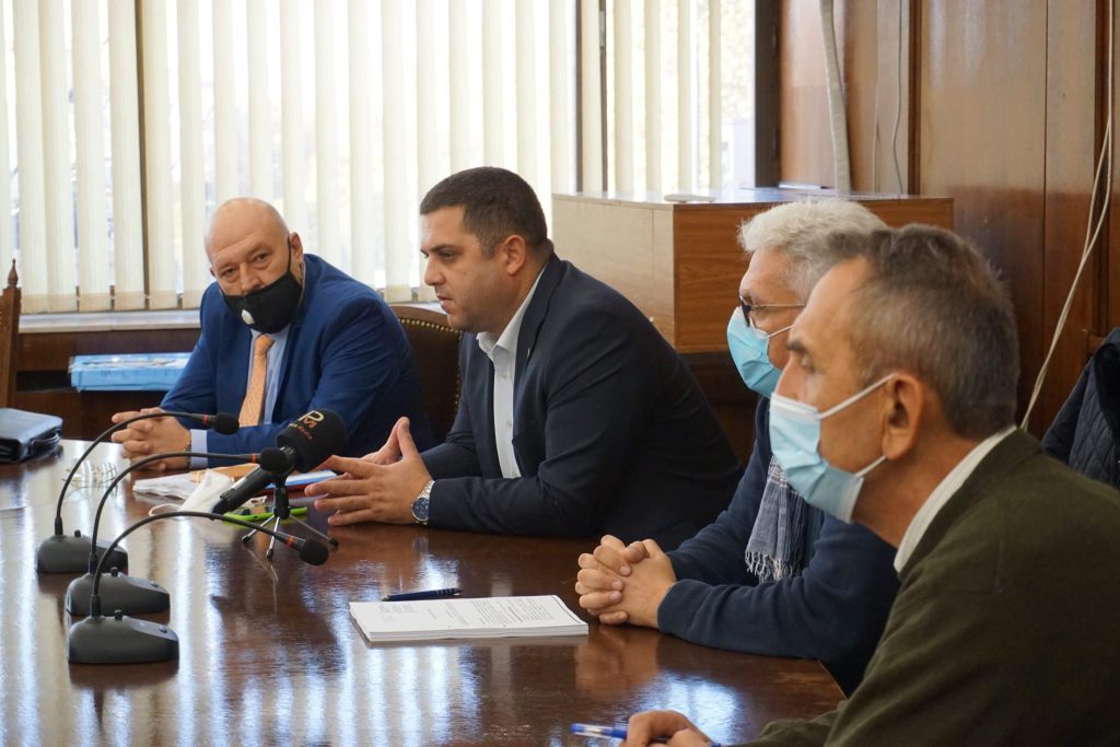 Съветниците изслушаха Красимир Даков за завода за кондоми, чакат становище на МОСВ