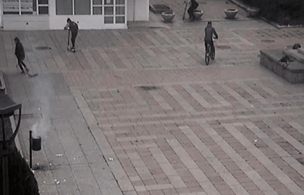 Арестуваха двама тийнейджъри за хвърляне на бомбички в Русе