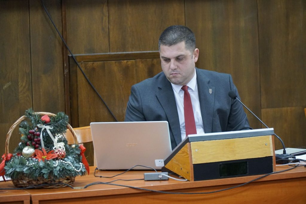 Иво Пазарджиев бесен на директора на Спортното училище в Русе, сезира министъра