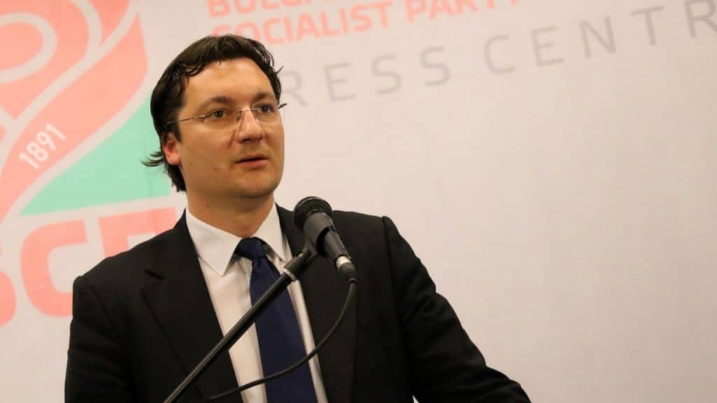 Крум Зарков безпощаден на пленума: Плюхте по Радев и кабинета му денонощно, затова загубихме  (ЗАПИС)