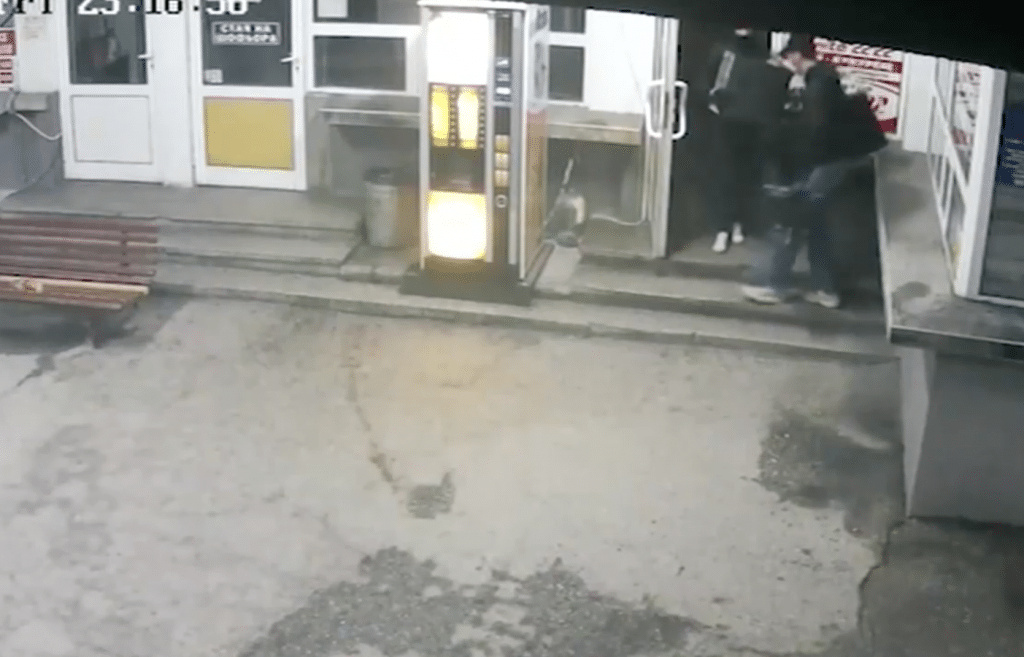 Вандали потрошиха автогара в Русе и отмъкнаха техника