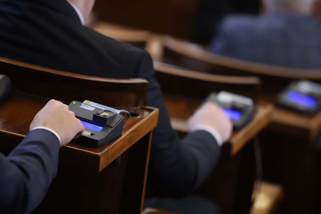 Парламентът намали състава на КЕВР