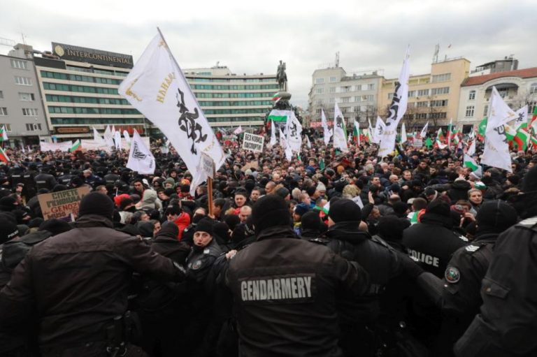 Протест на „Възраждане“ срещу COVID мерките въпреки обявеното отпадане на зеления сертификат