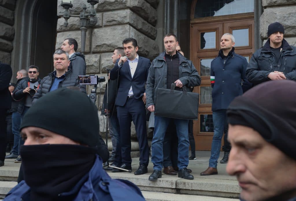 Премиерът Кирил Петков отиде при протестиращите