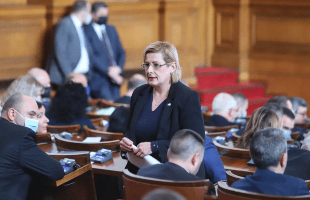Елена Гунчева от Възраждане няма да се появи в зала да гласува вота на недоверие
