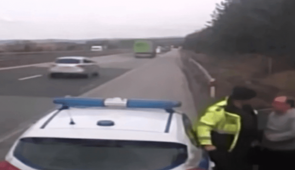 Български катаджия удря шамар на турски шофьор (ВИДЕО)