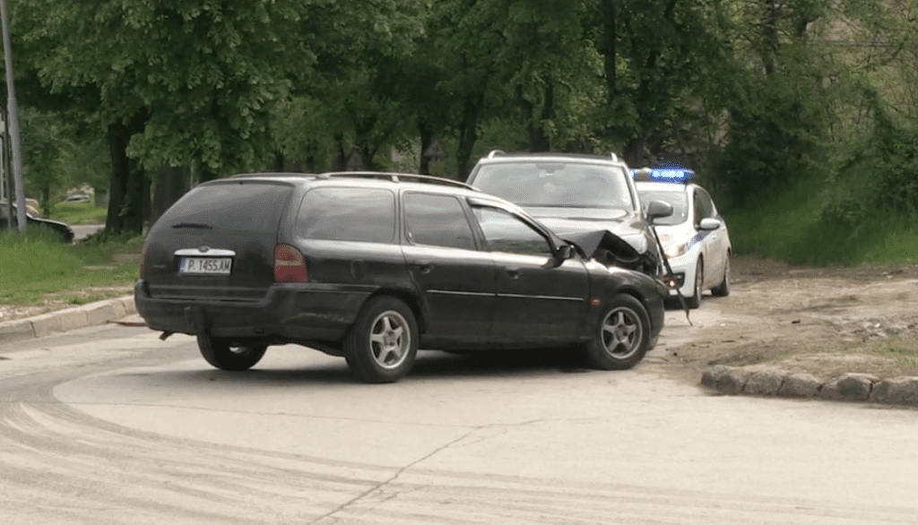 Катастрофа в Дружба прати трима в болница