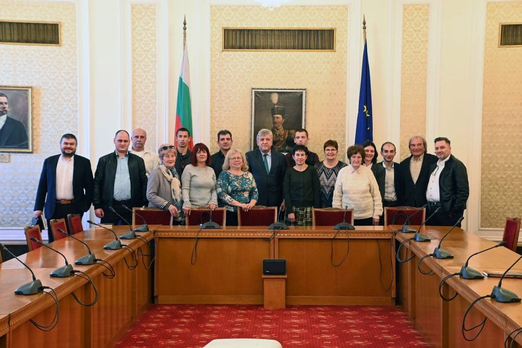 Русенски социалисти се разходиха по меките килими в парламента
