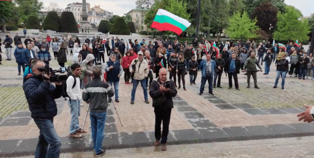 Десетки на протест в Русе срещу изпращането на военна помощ на Украйна