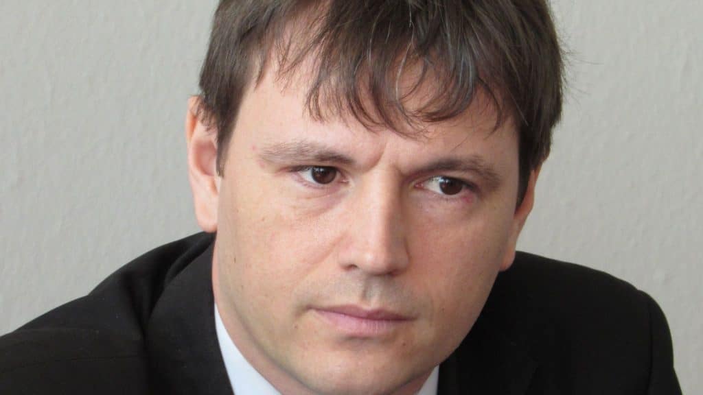 Корнелия Нинова поискала Георги Стоилов да оглави Свободна зона – Русе, съдът спря вписването