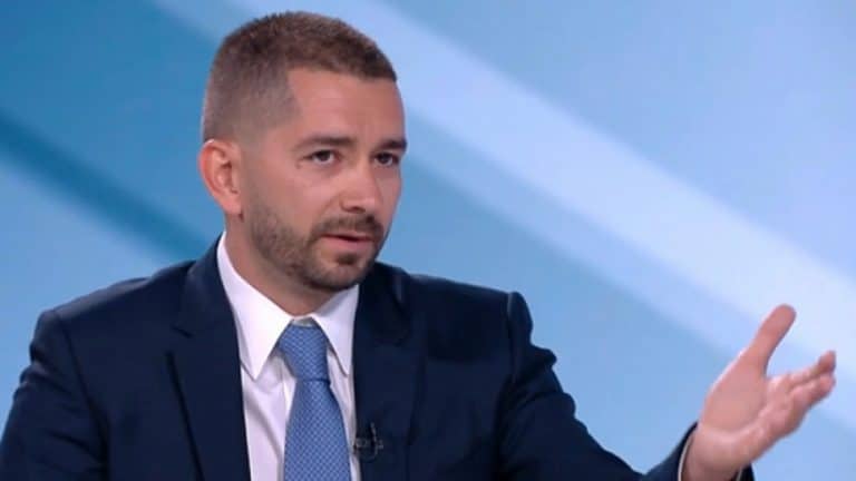 Слави Василев: Скоро президентът ще свали доверието си от властта