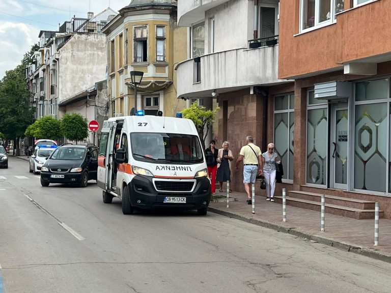Блъснаха 81-годишен мъж на пешеходна пътека в центъра на Русе