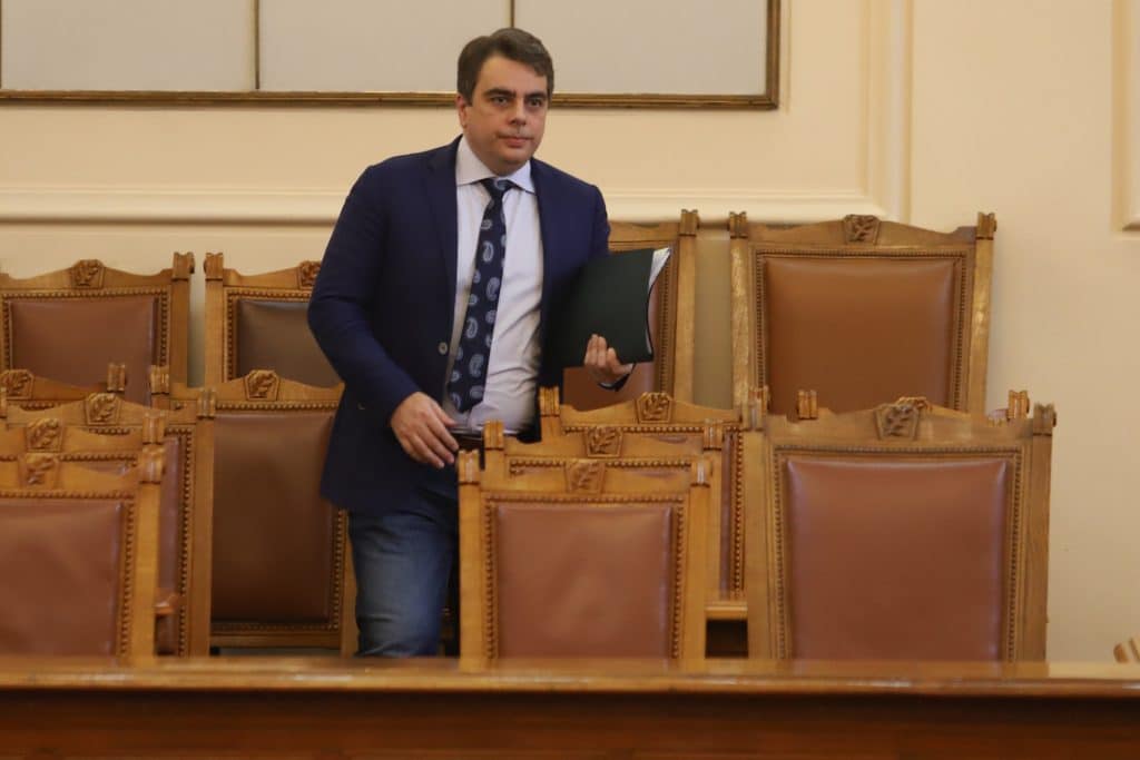 Асен Василев: Нямаме 121 гласа към този момент