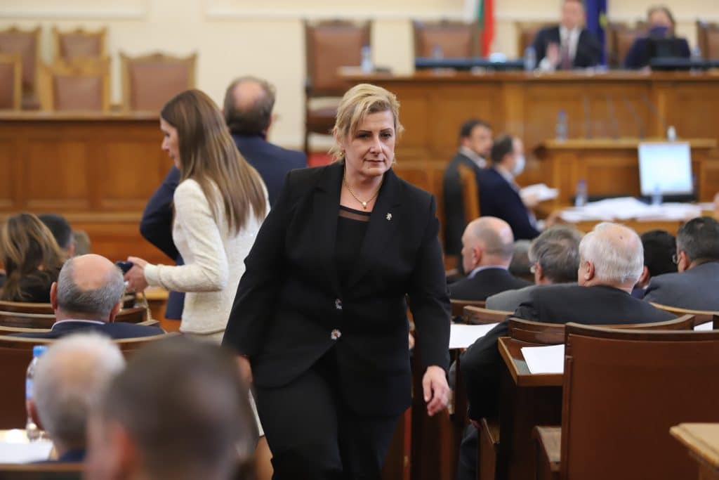 Елена Гунчева уличи Костадинов във връзка с ГЕРБ през Милен Врабевски