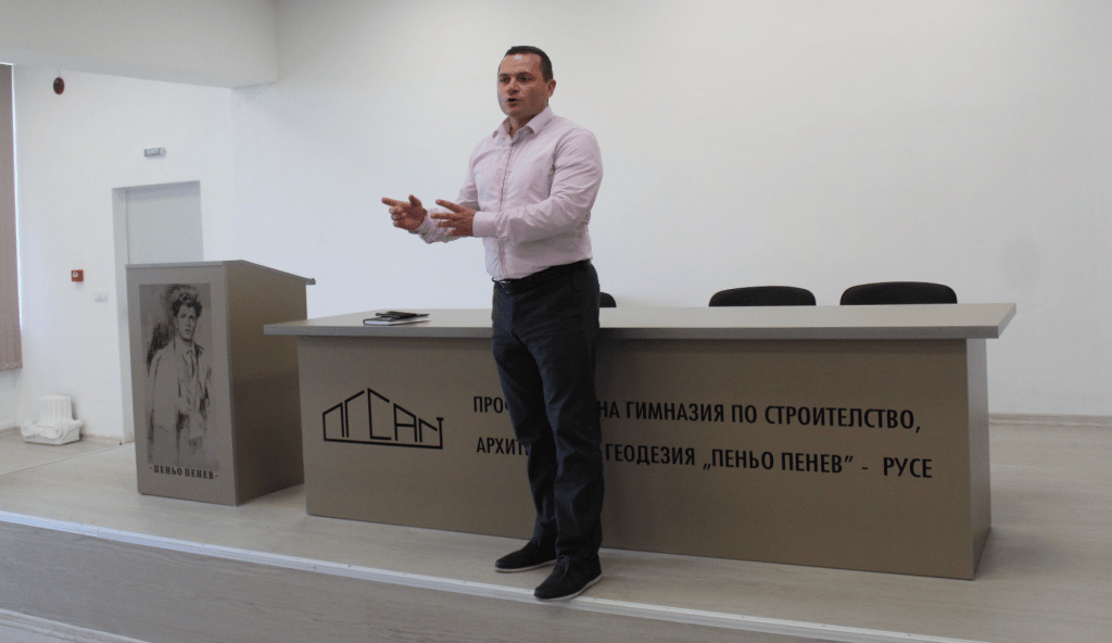 Кметът покани ученици в общинските предприятия: Имаме нужда от сърцати русенци, които да ги възродят