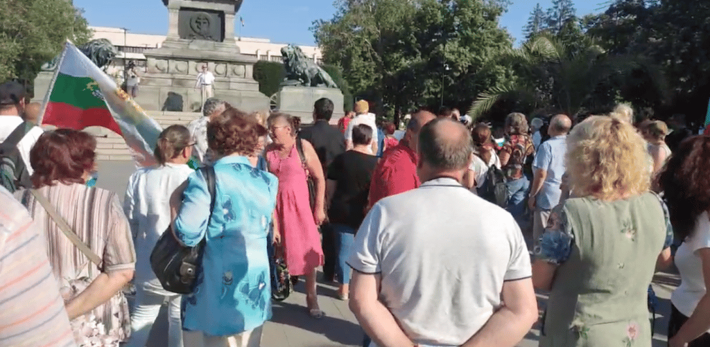НА ЖИВО: Протест в Русе срещу закриването на консулството на Русия