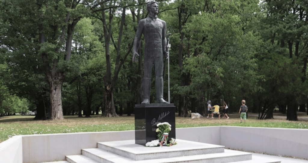 Властта в Русе почете Апостола