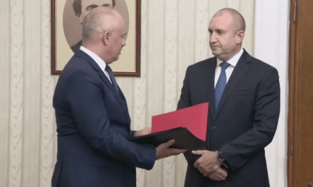 Свиленски получи третия мандат от Радев