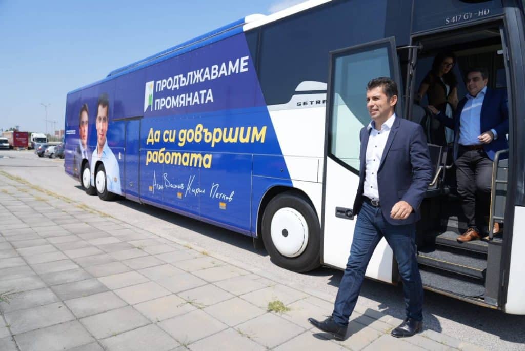 „Продължаваме промяната“ стартира обиколката с автобуса