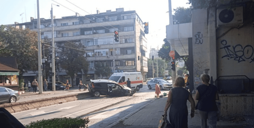 Катастрофа затрудни движението в центъра на Русе