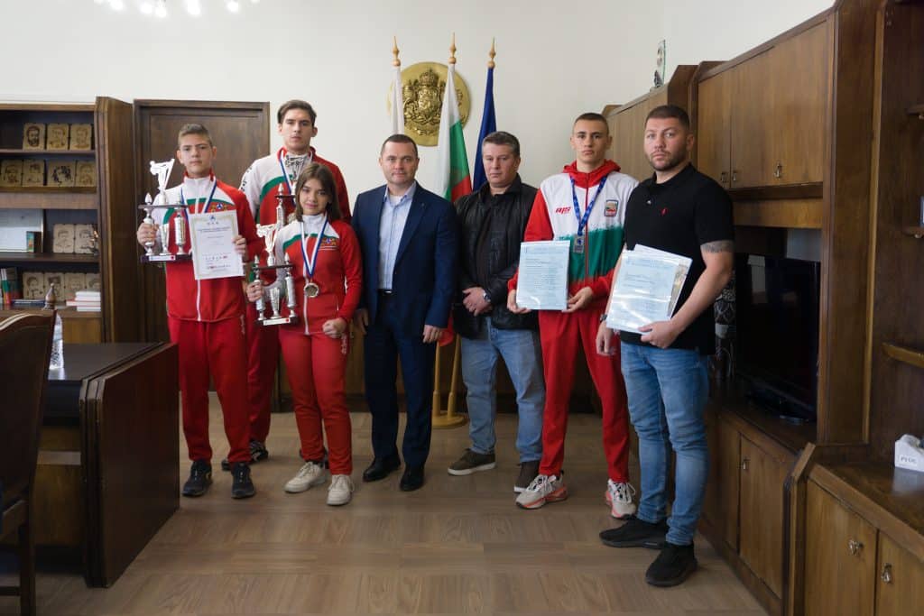 Шампионите по карате и бокс бяха наградени от кмета Пенчо Милков