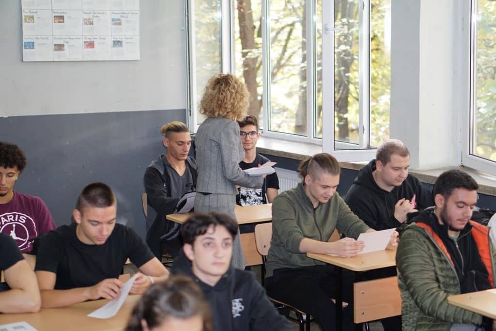 Абитуриентите от ПГ по електротехника получиха своите културни чекове