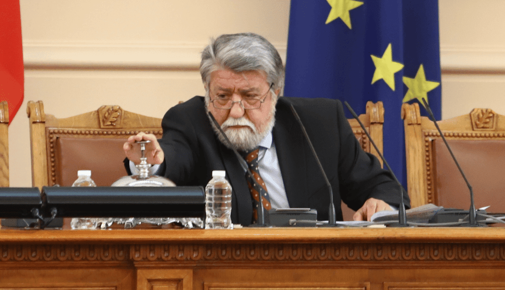 НА ЖИВО: Вежди Рашидов удари звънеца на 48-мия парламент