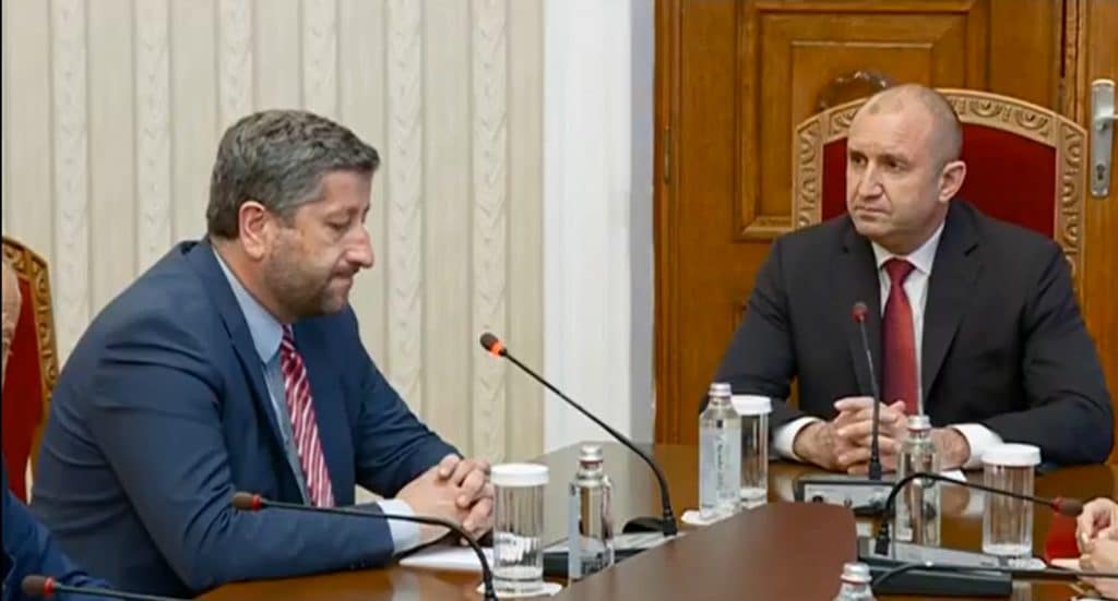 Радев към ДБ: Съставянето на кабинет ще е трудно, но не и невъзможно (НА ЖИВО)