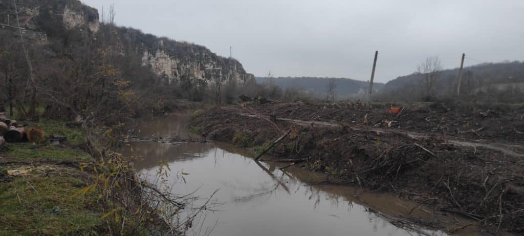 Почистиха дерето и бреговете на Русенски Лом край Басарбово