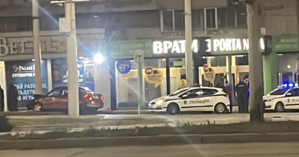 Автомобил се заби в стълб до Централна жп гара