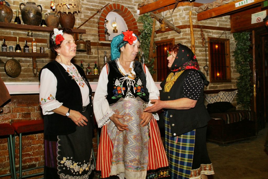 На Бабинден мъжете се „откупват“ с пари