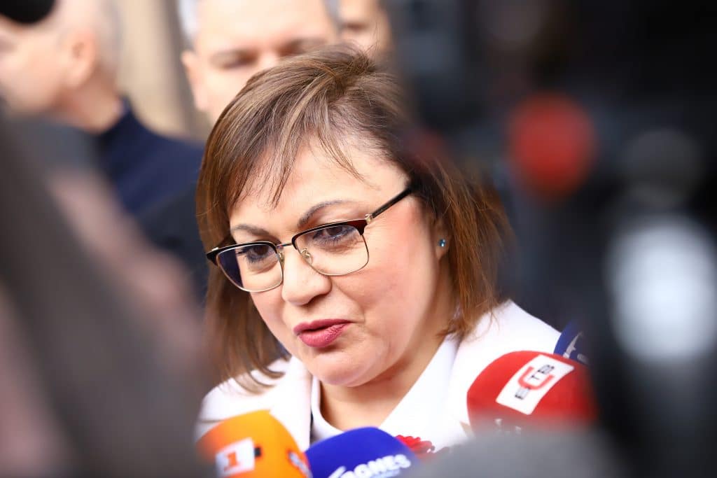 Нинова за промените в Конституцията: Това, че сложиха националния празник на първо място обезсмисли разговора