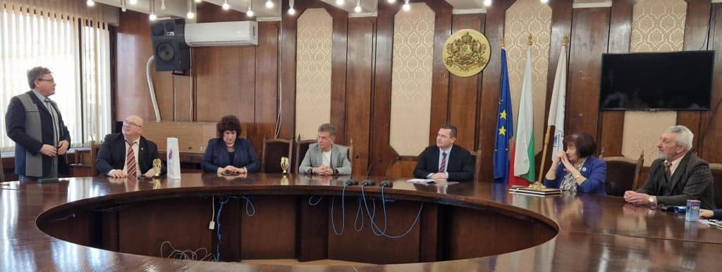 Нов колективен трудов договор ще действа в сферата на образованието